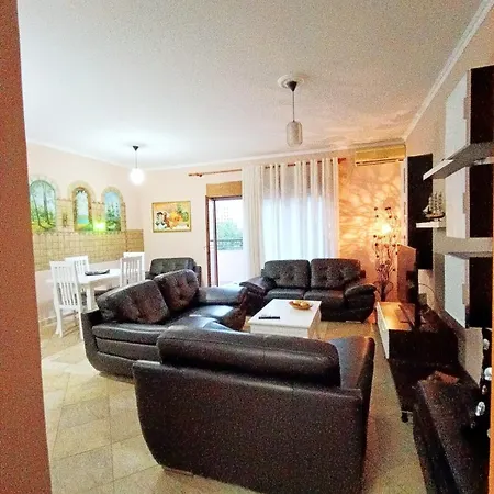 Center In Center Apartmán *